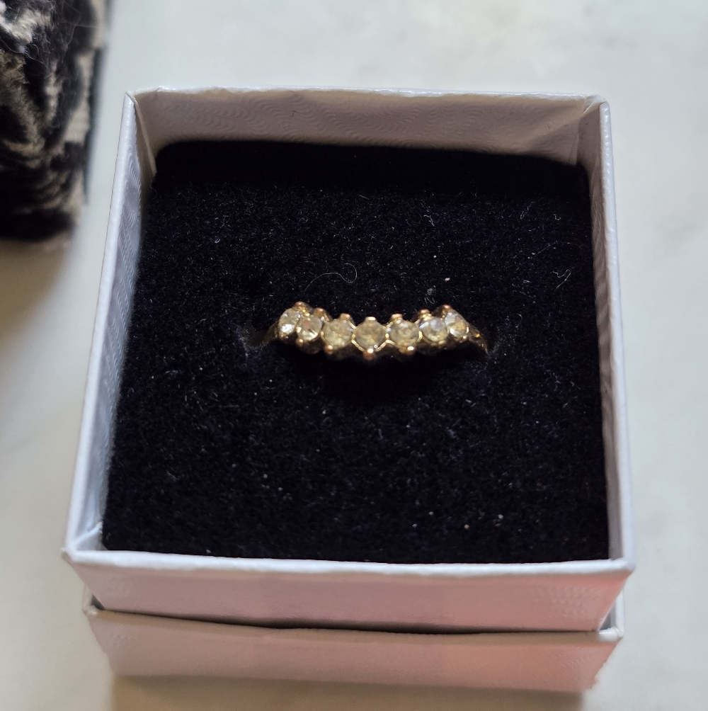 5 Gold Fun Costume Rings - Picture 11 of 14